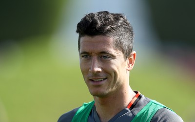 壹电竞热评-她一人撕破整条后防线